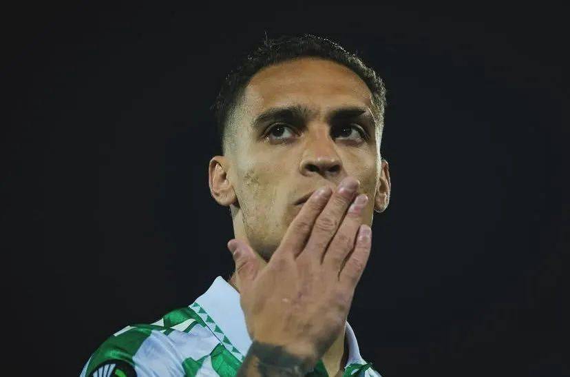 1亿水货觉醒！安东尼自降30%薪水也要逃离曼联真爱竟是这西甲队？红魔球迷集体破防了！