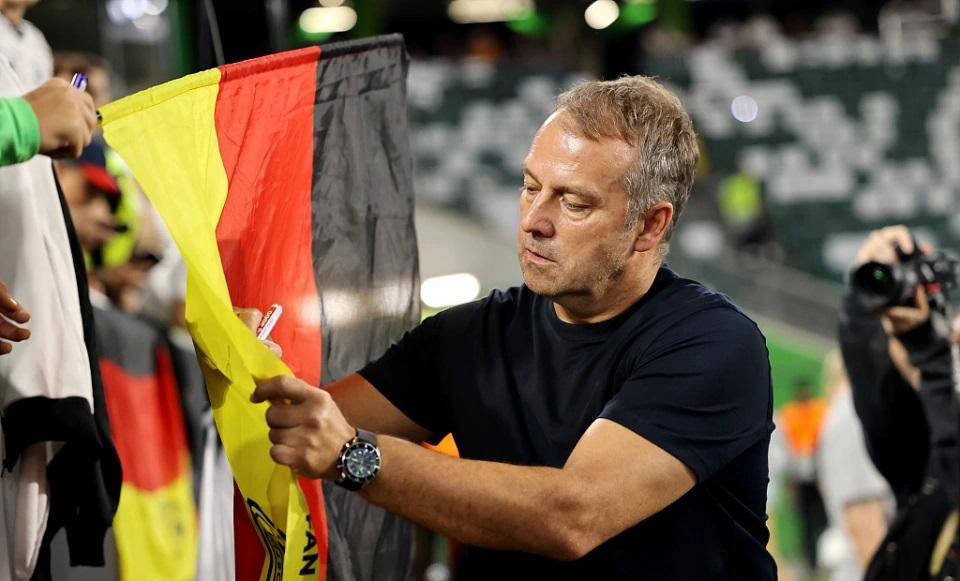 巴萨欲签下邓弗里斯！欧冠淘汰巴萨功臣或转投国米