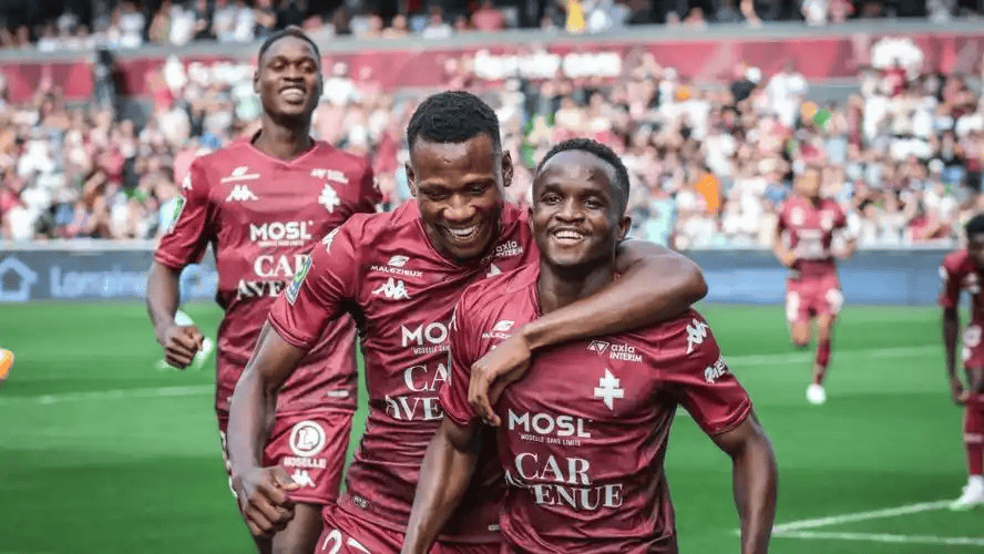 法甲生死战：梅斯主场死拼保级，里昂连胜势头遇体能瓶颈